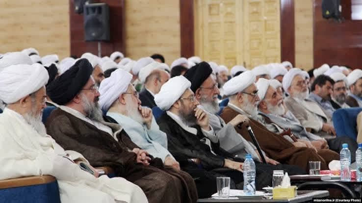 آخوند حکومتی یا روحانی وارسته