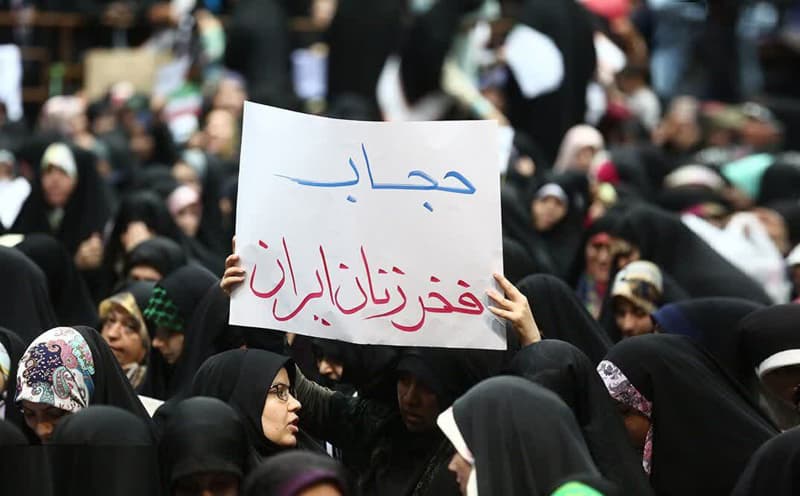 حجاب مانعی در برابر کرامت و حقوق زنان